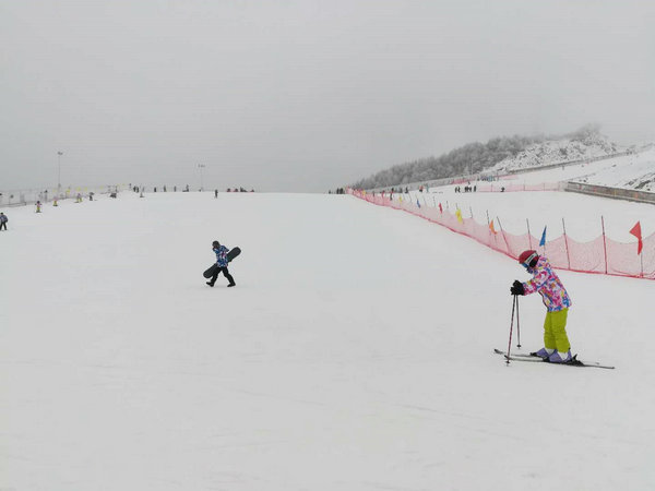 湖北自驾游推荐 宜昌五峰国际滑雪场
