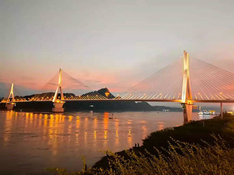 宜昌升级夜游景观，让长江夜游船成为城市移动地标 